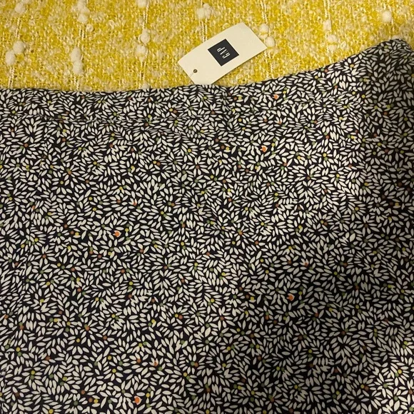 Elegant Black and White Patterned Skirt - Picture 6 of 10